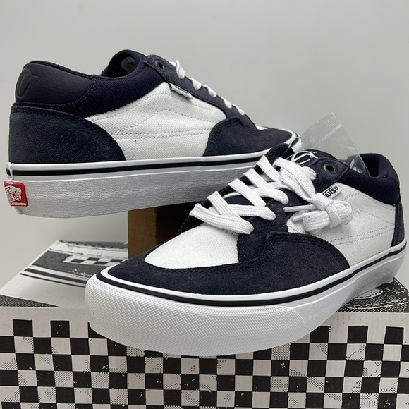 Vans Men’s Rowan
Dark Navy/White
VN0A5JICCZP
Sneakers - Picture 8 of 16